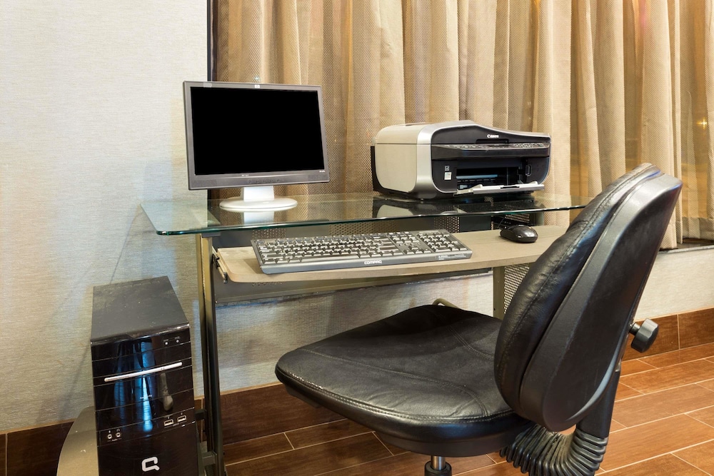 Baymont Inn & Suites Horn Lake Southaven - photo 16