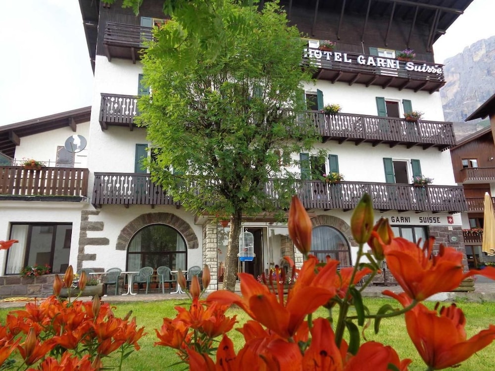 Suisse - carbon neutral hotel in Siror