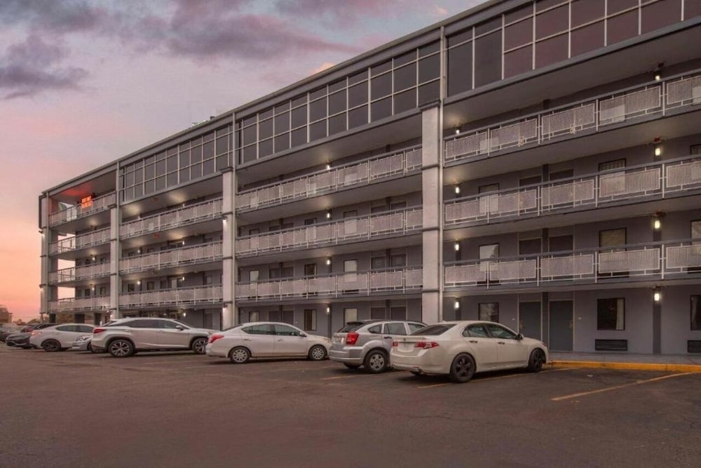 Downtown Inn & Studio Suites - photo 19