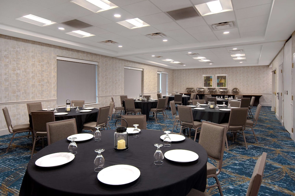 Hilton Garden Inn Detroit Metro Airport - photo 43