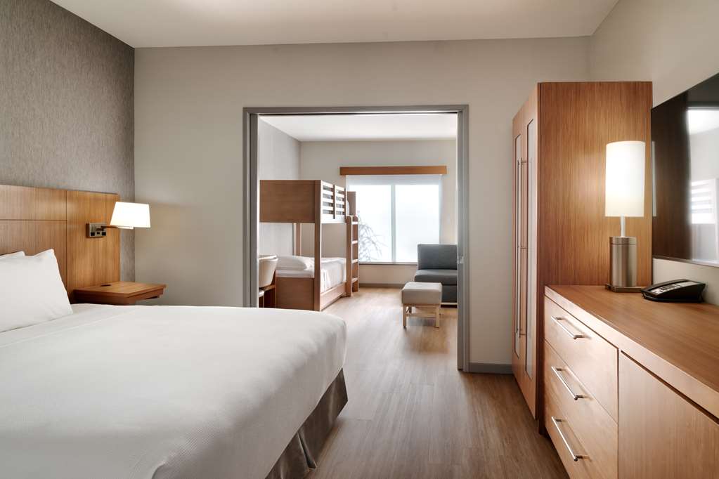 Hyatt Place at Anaheim Resort Convention Center - photo 36
