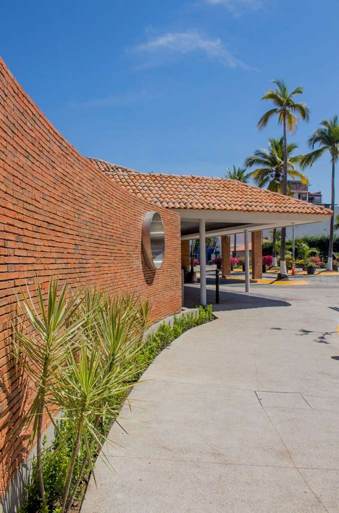 Fachada Plaza Pelicanos Club
