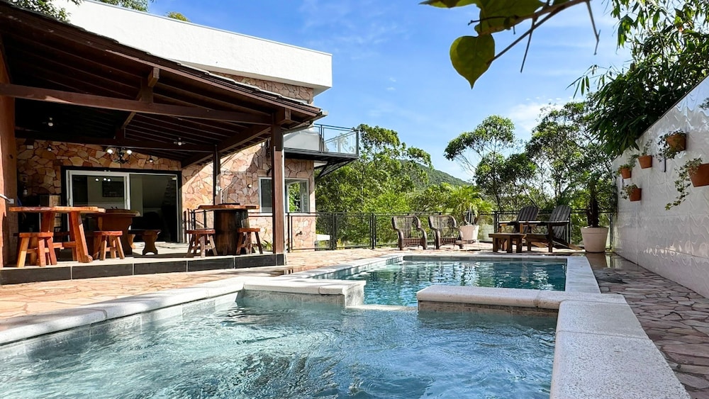 Paraíso Azul do Rosa IMB004 in Imbituba, Brasil