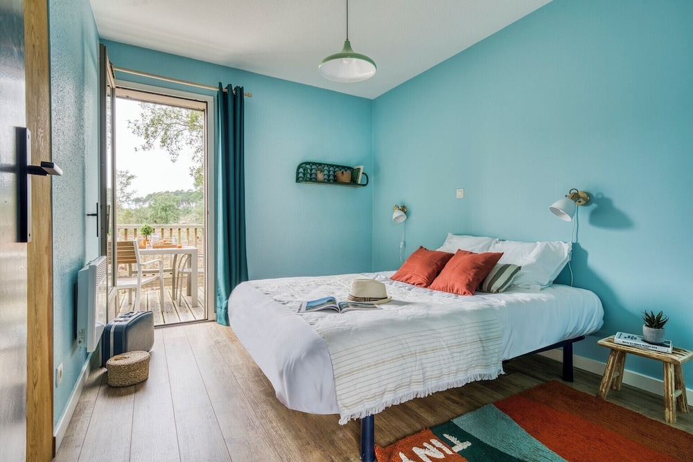 Camping Village Vacances Les Deux Etangs — 4-Star Luxury Hotel in Seignosse, France