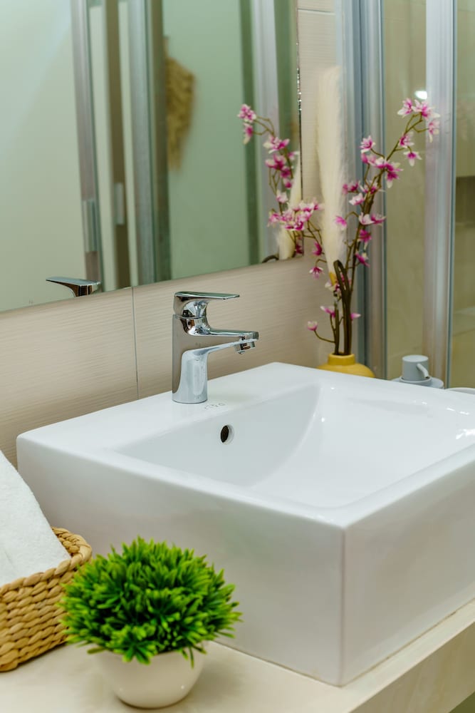 Bathroom sink