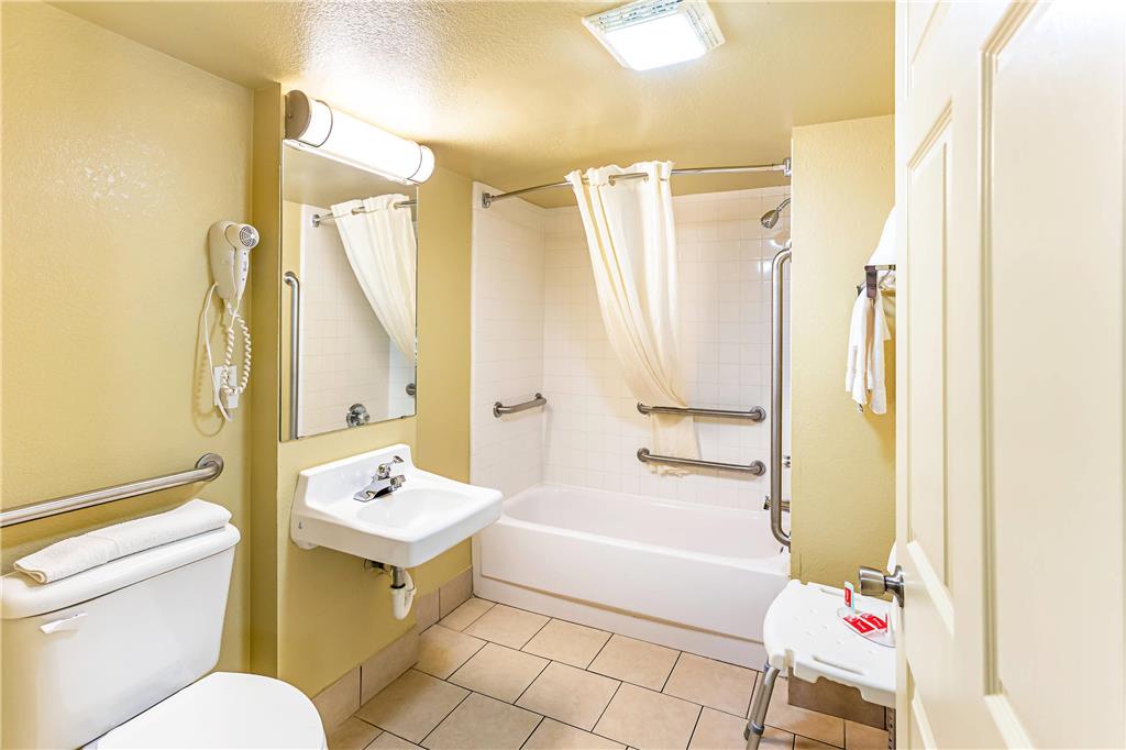 Econo Lodge McAlester - photo 6