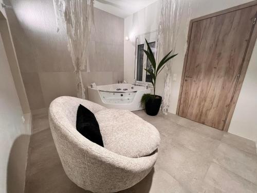 Perla Coco Jacuzzi Suites — 4-Star Luxury Hotel in Chania, Greece