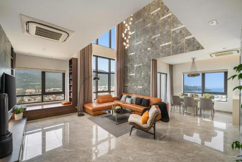 Penthouse Duplex 4 bedrooms Ocean View Rooftop Pool — 4-Star Luxury Hotel in Da Nang, Vietnam