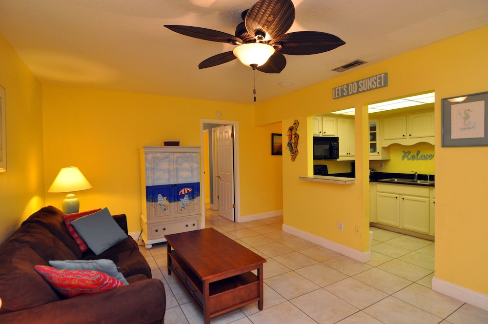 Lido Islander Inn - photo 41