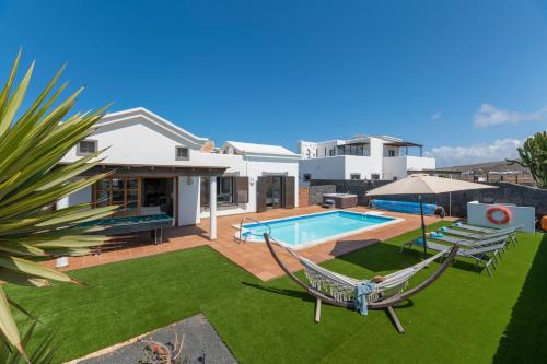 Villa Ambar Cherry — 4-Star Luxury Hotel in Playa Blanca, Spain