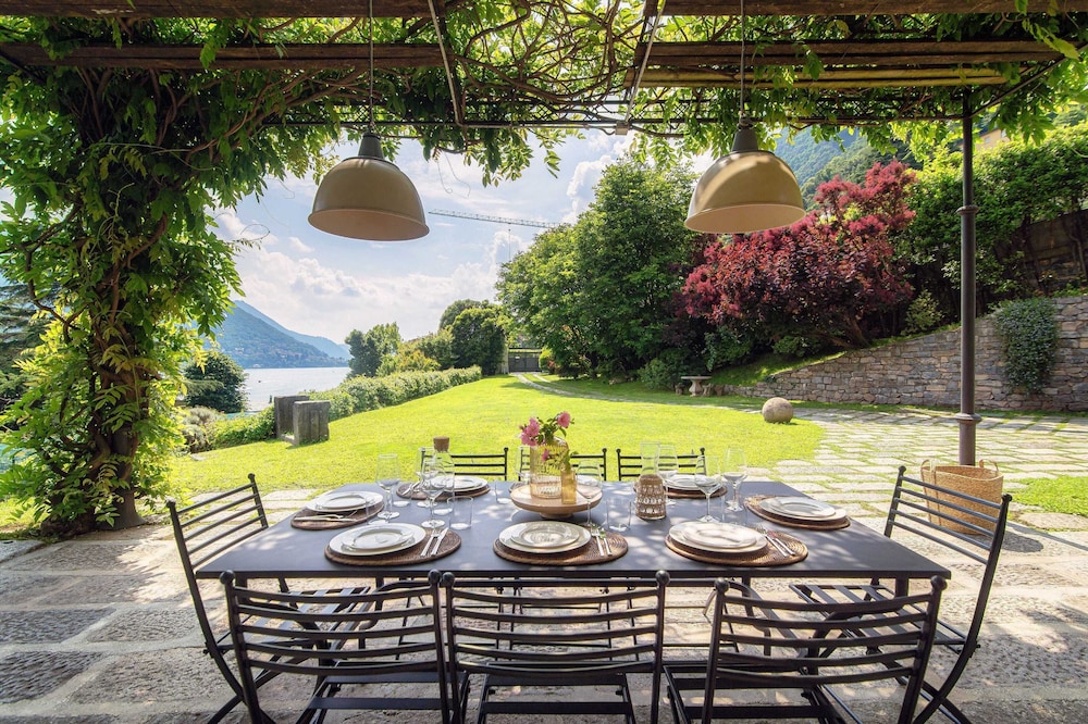 Villa Edmonda — 4-Star Luxury Hotel in Laglio, Italy