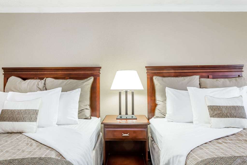 Days Inn by Wyndham Destin - photo 12