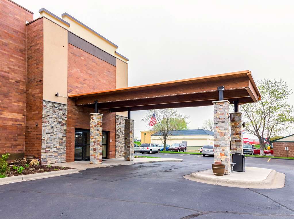 Quality Inn & Suites Arden Hills Saint Paul North - photo 2