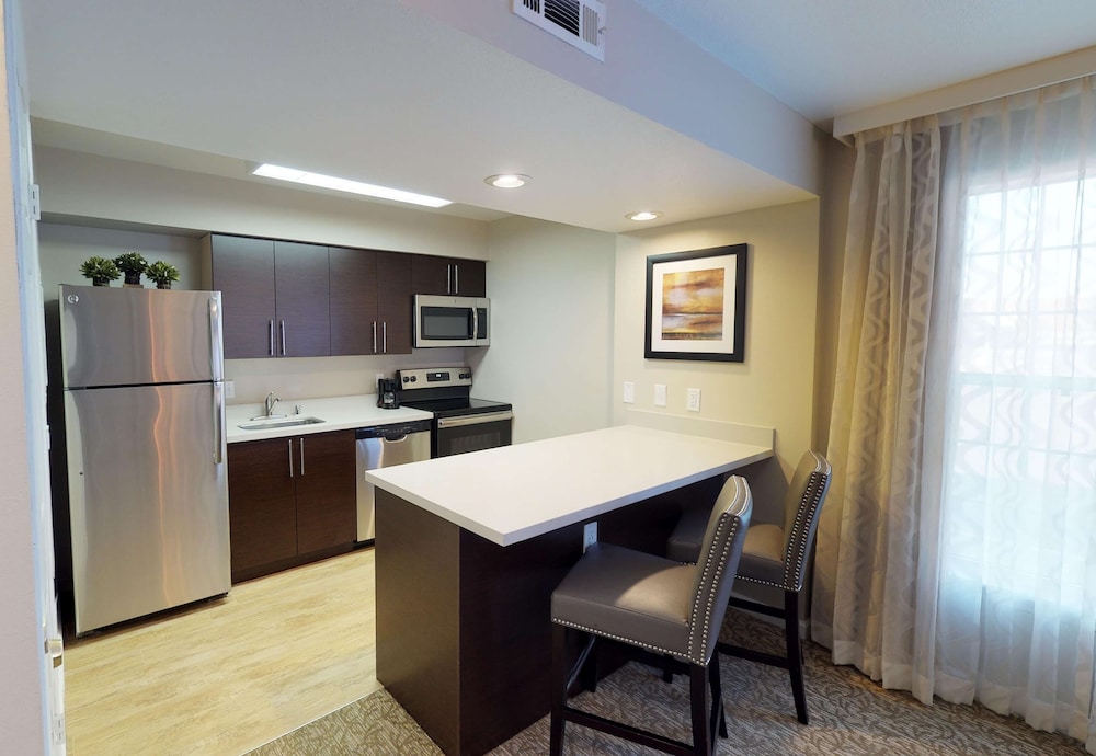 Chase Suite Hotel Newark Fremont - photo 23