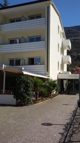 Hotel Maximilian — Merano