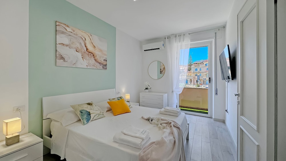 Turchesino Apartment — 4-Star Luxury Hotel in La Maddalena, Italy