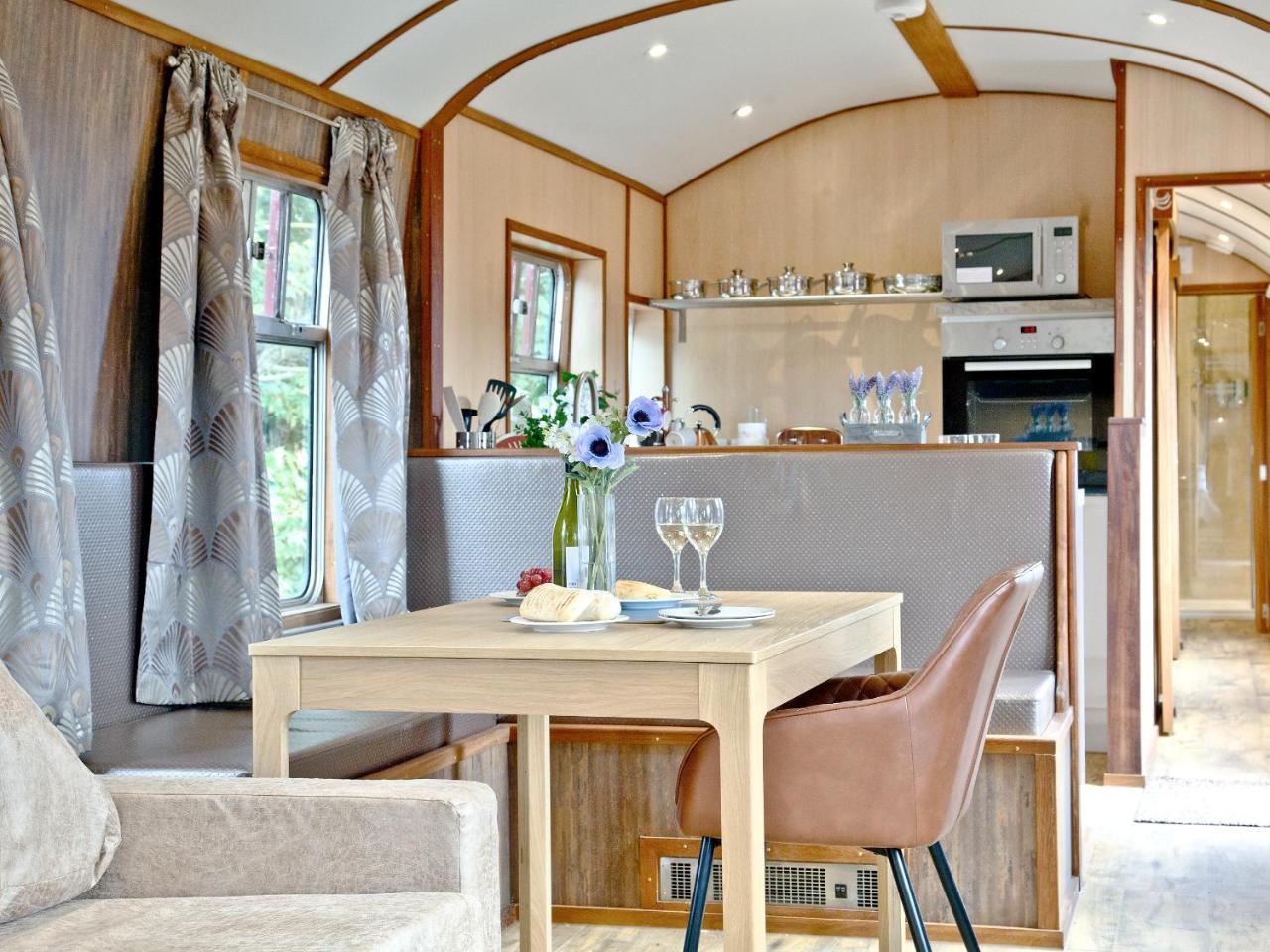 Brunel Boutique Railway Carriage 1 in Dawlish, United Kingdom