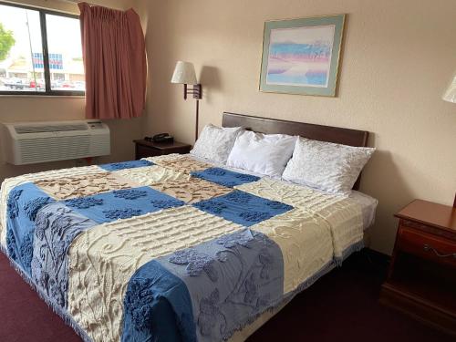 Regency Inn - photo 17