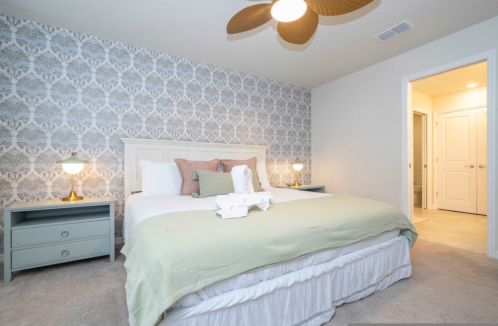 Amazing 5 Suite Home With Resort style Amenities - photo 62