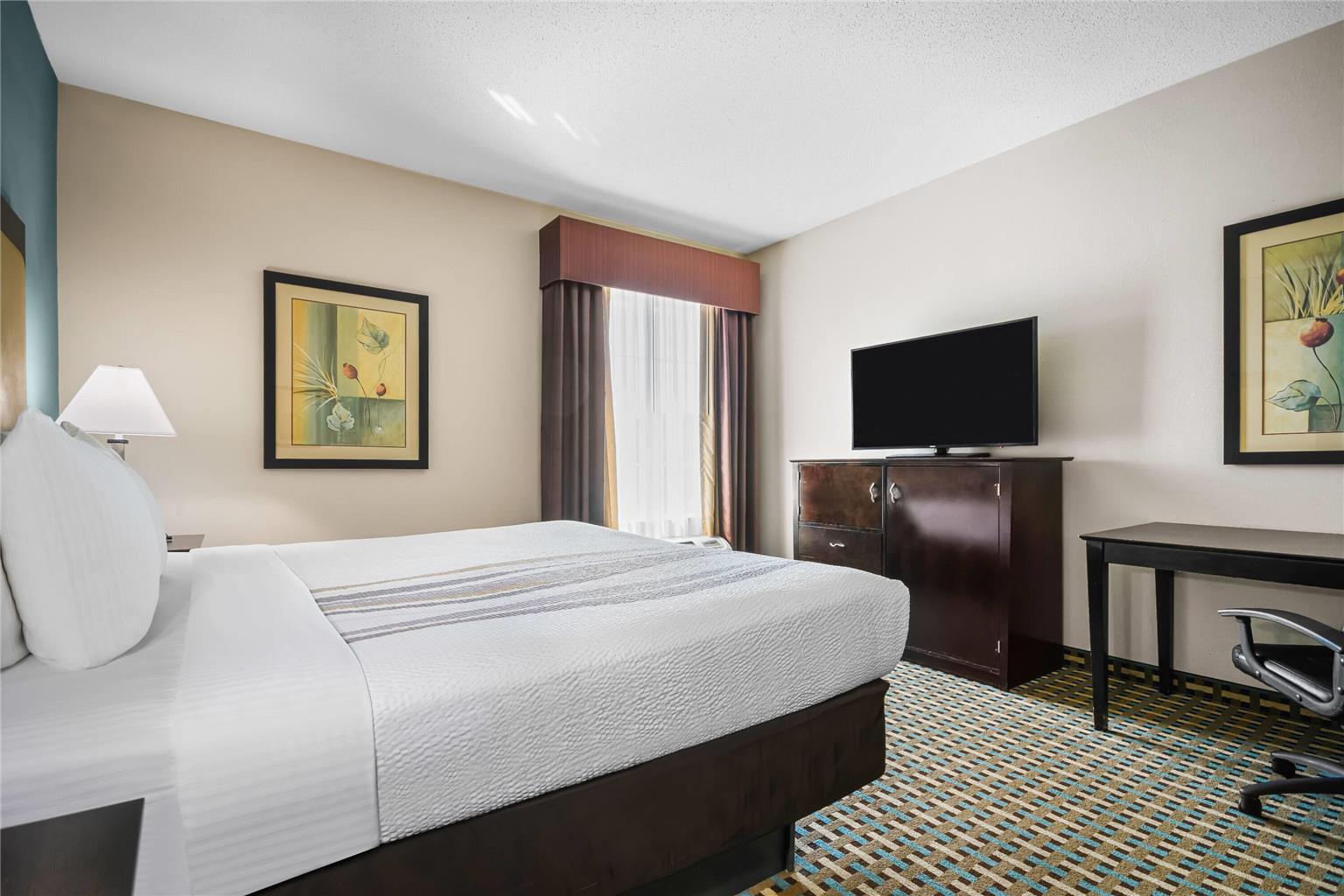 La Quinta Inn & Suites by Wyndham Stonington Mystic Area - photo 19