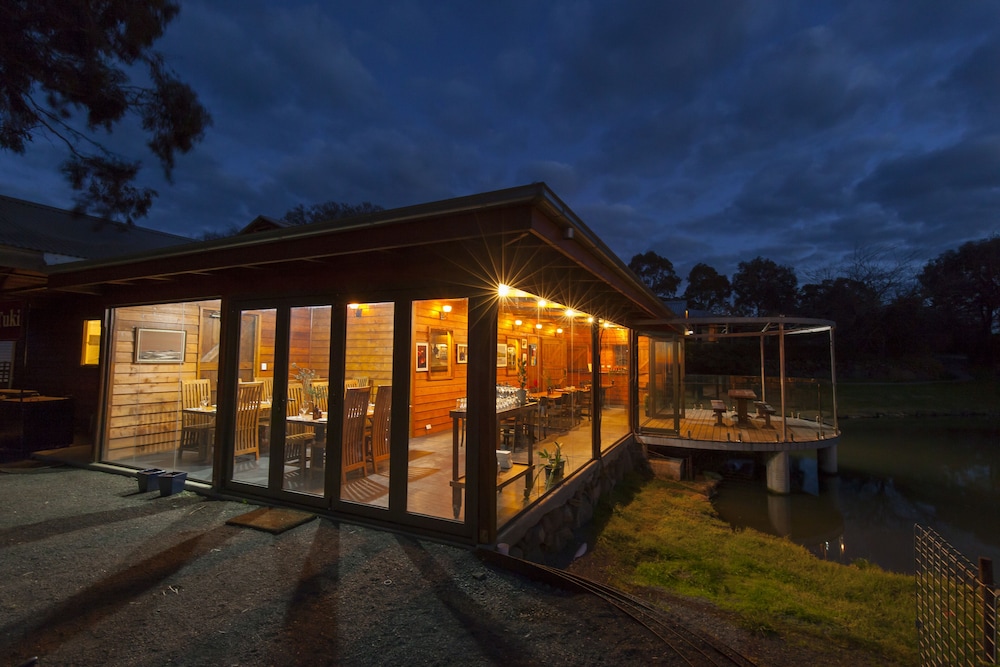 Tuki Retreat — 4-Star Luxury Hotel in Creswick, Australia