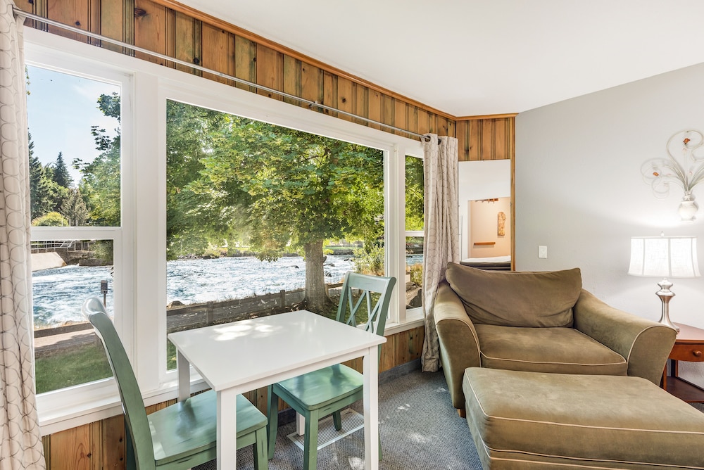 Bend Riverside Inn & Suites - photo 126