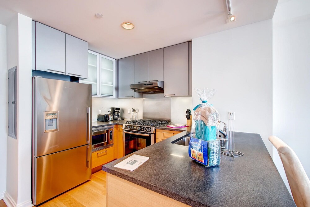 Global Luxury Suites at Kendall Square - photo 14