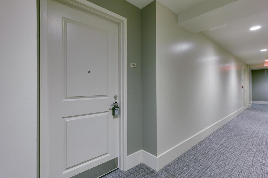 Spacious Downtown Location great for work and relaxing - photo 25