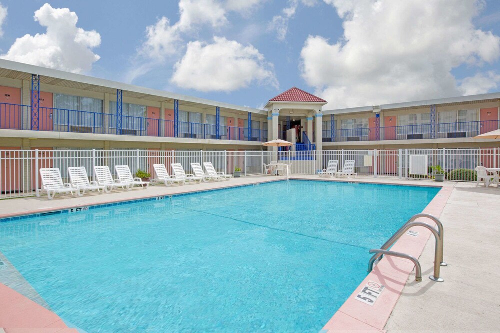 Days Inn By Wyndham Wilmington University - photo 14