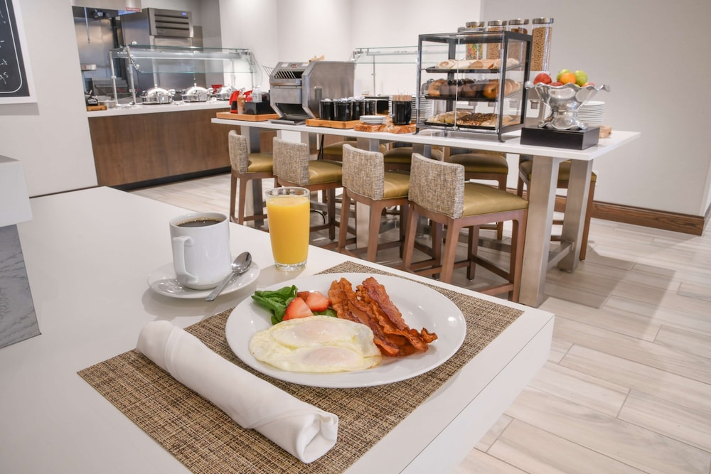 Hilton Garden Inn Cincinnati Midtown - photo 42
