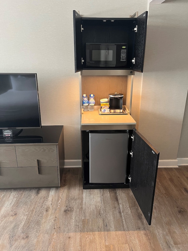 DoubleTree By Hilton Baltimore North Pikesville - photo 22