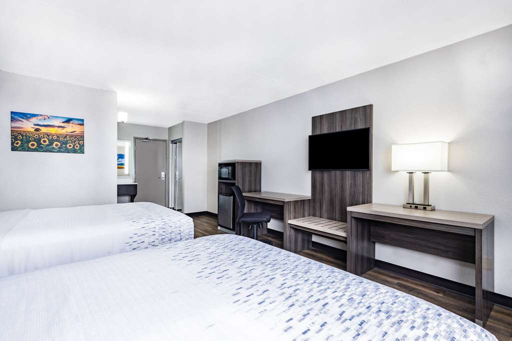 Wingate by Wyndham Wichita Airport - photo 13