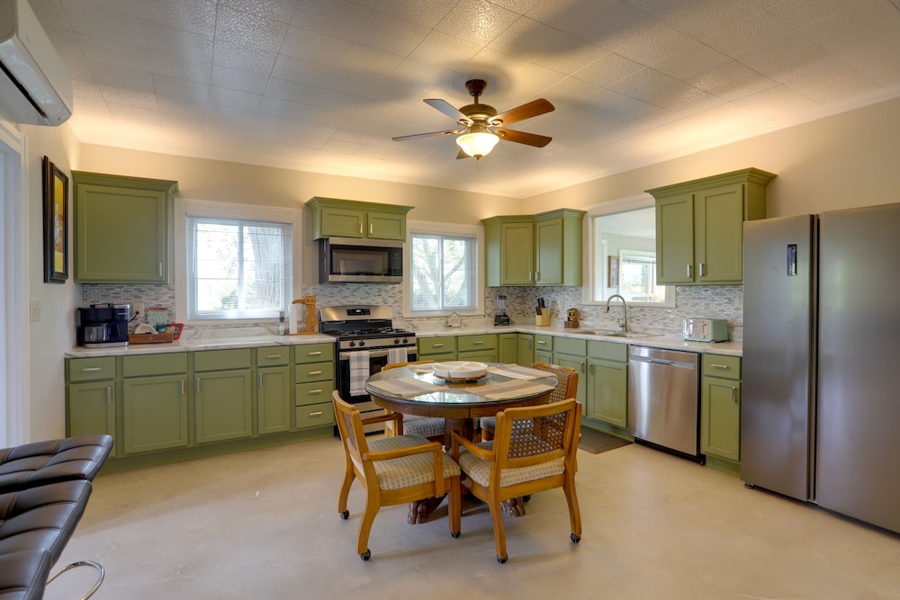 Welcoming Port Clinton Vacation Rental - photo 3