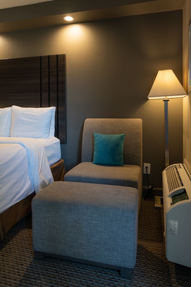 GreenTree Inn & Suites Alhambra - photo 30