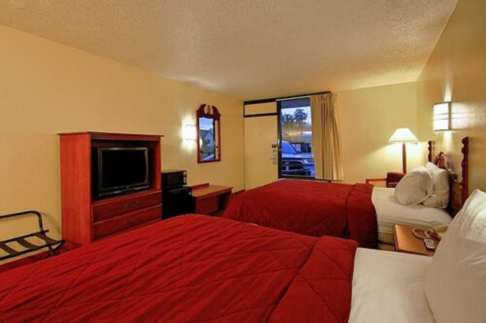Super 6 Inn Suites - photo 20