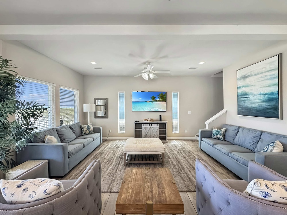 Pass Time Beachfront for 24 in Gulf Shores, United States