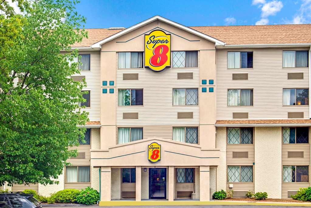 Super 8 by Wyndham Stamford New York City Area - featured photo