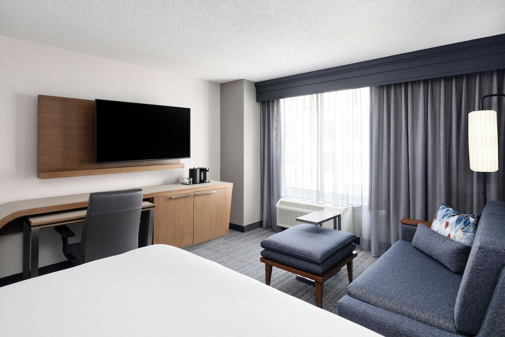 Courtyard by Marriott Charlotte City Center - photo 22