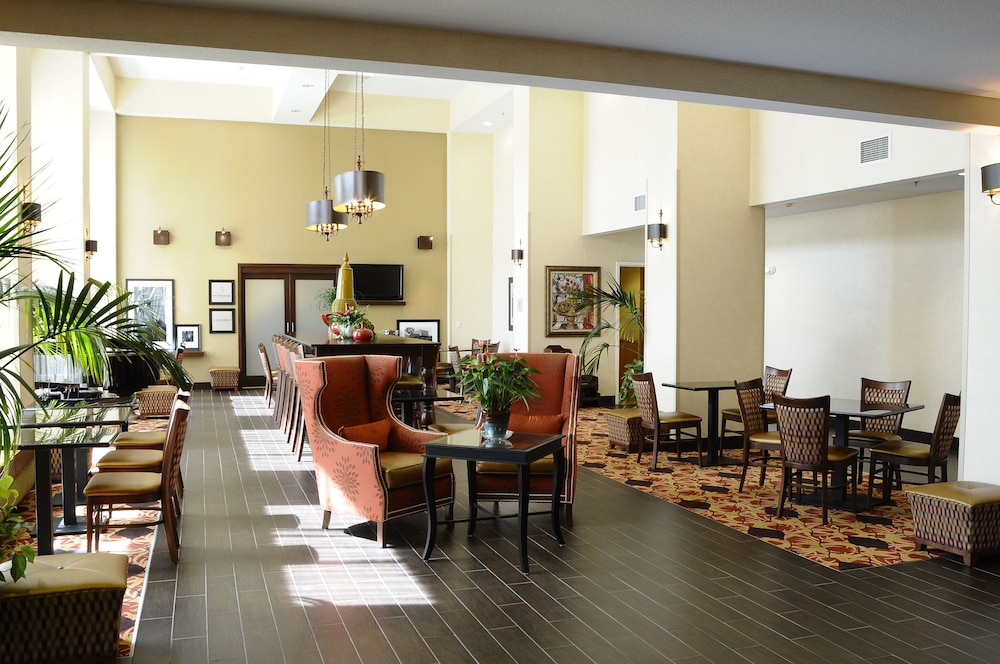 Hampton Inn & Suites Redding - photo 7