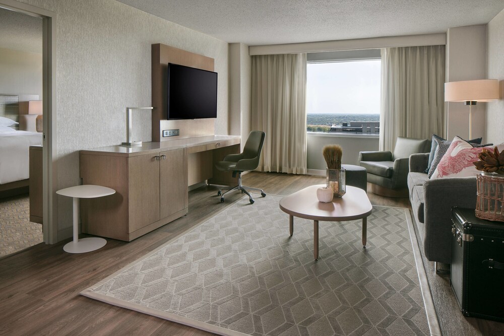 Sheraton Overland Park Hotel at the Convention Center - photo 10
