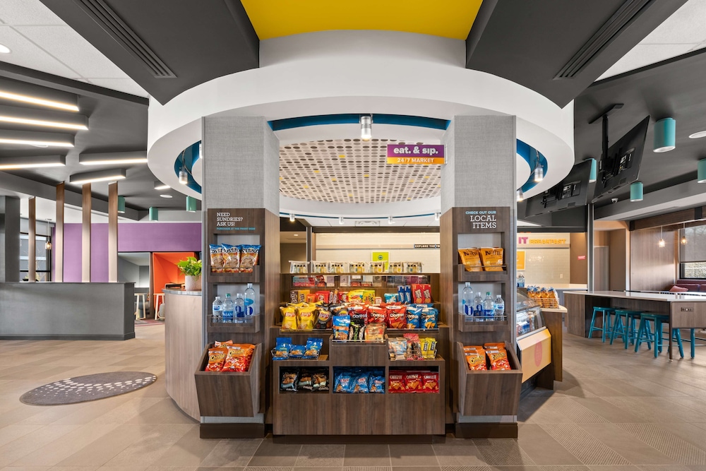 Tru by Hilton Portland Airport - photo 17