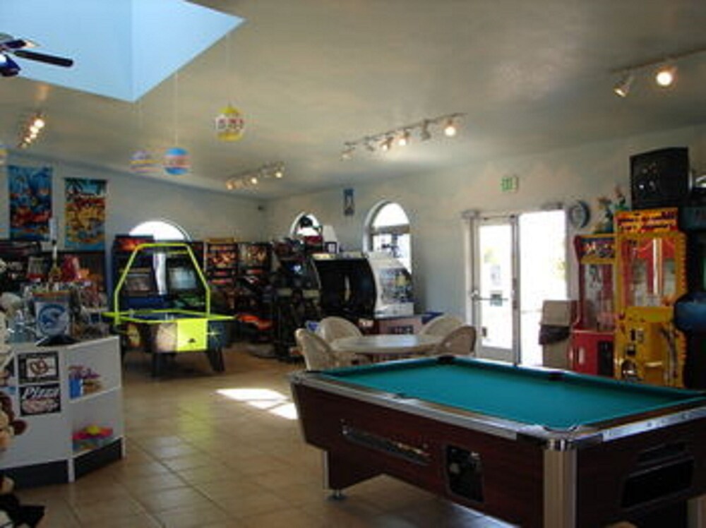 Emerald Dolphin Inn & Mini Golf - photo 29