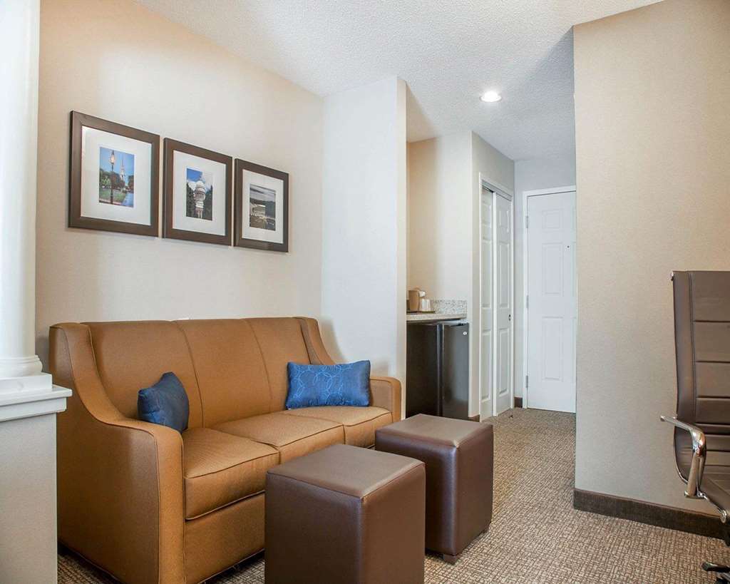 Comfort Suites West Warwick Providence - photo 18