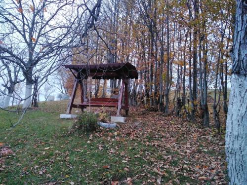 La sălaşul fermecat în Cheile Carasului - carbon neutral hotel in Unknown City