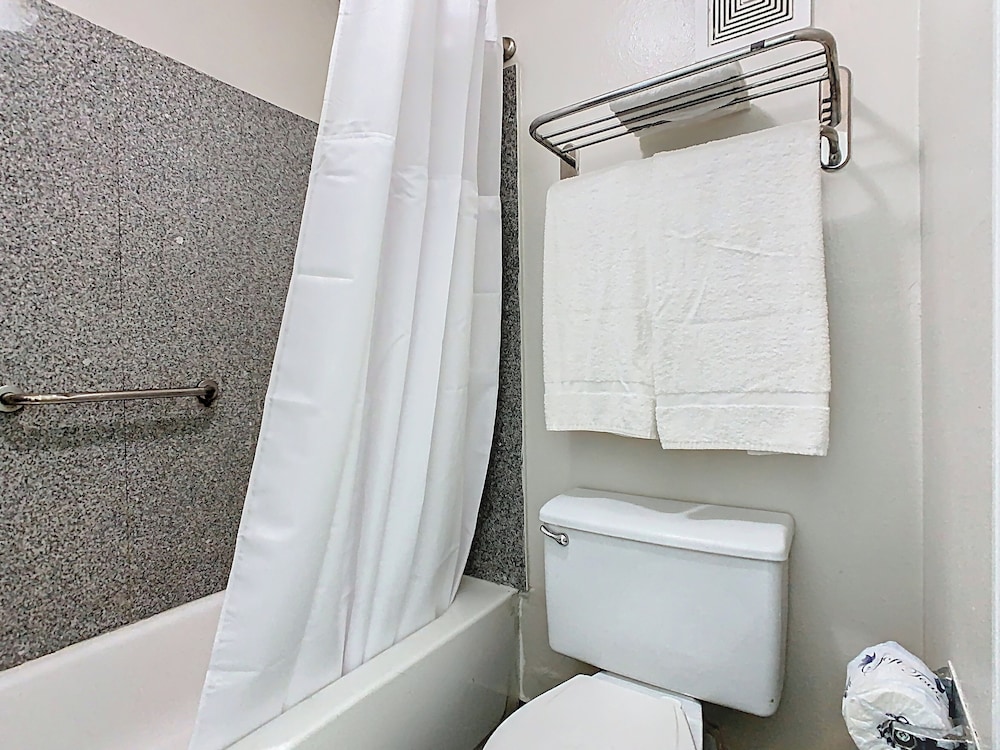 Quality Inn Davenport Maingate South - photo 22