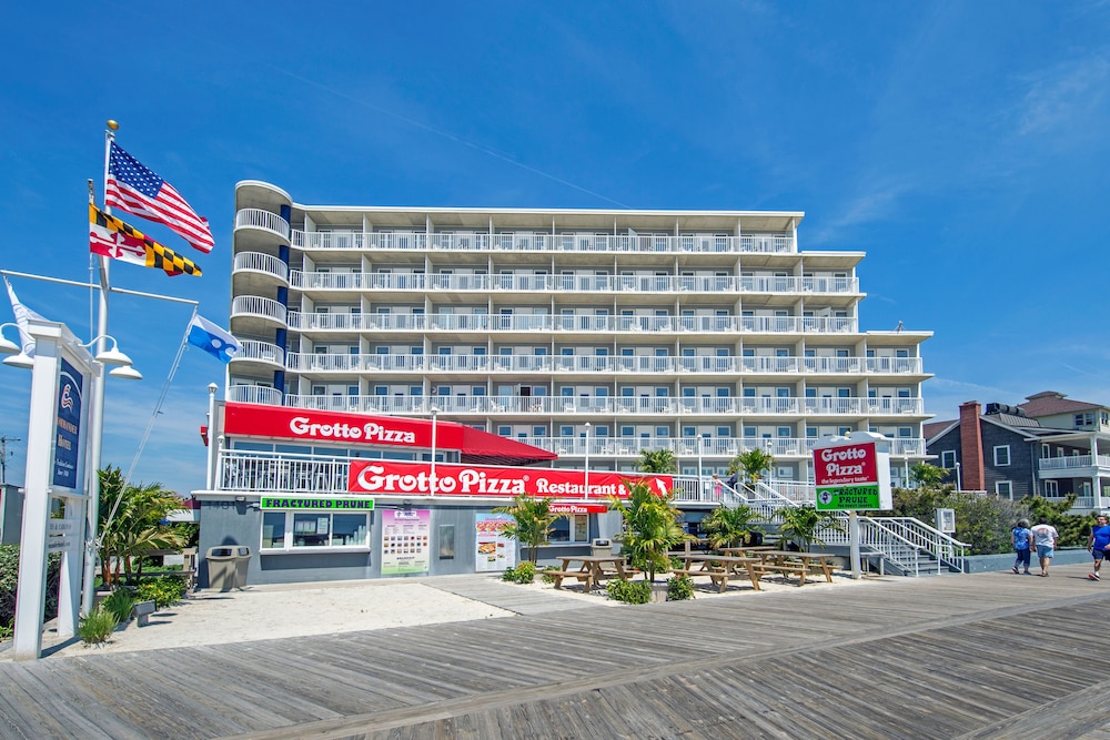Commander Hotel & Suites - photo 92
