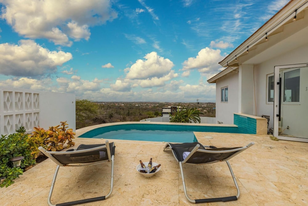 NEW Ocean View 2BR Privatepool Naturetrails in Noord, Aruba