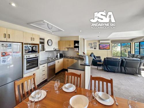 Dromaius 6 in Jindabyne, Australia