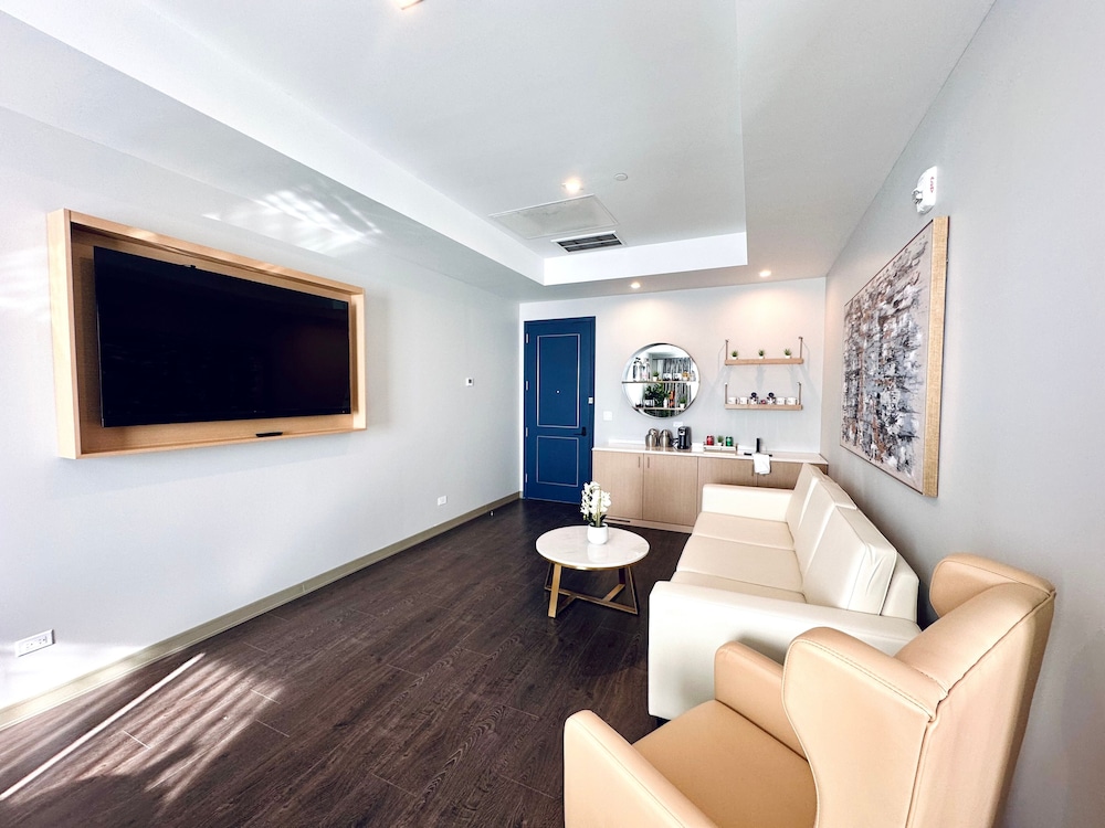 Chez Hotel Arlington Heights - photo 39