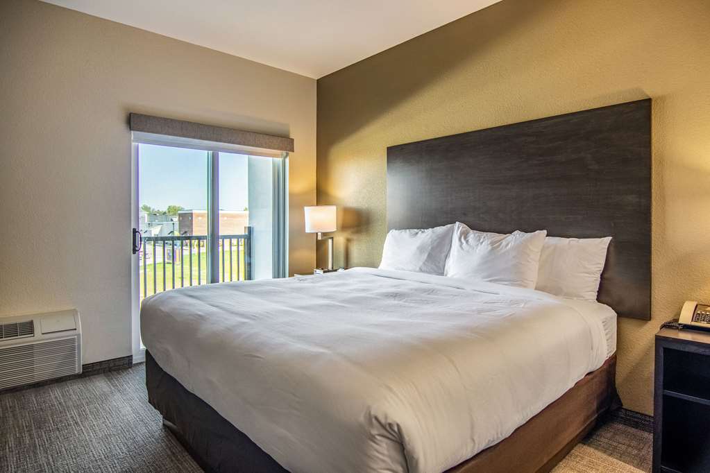 Comfort Suites Brunswick Town Center - photo 13